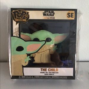 The Child Collector Pin Baby Yoda Disney